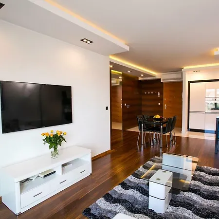 Apartament Amber Centrum Z Basenem דירה *